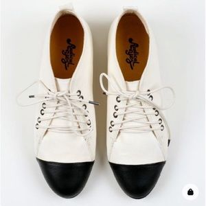 Radical Yes! Australian saddle shoes in leather size 38